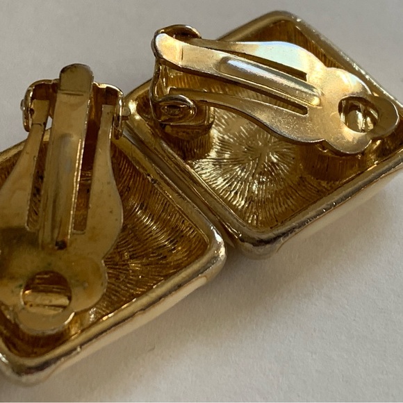 Vintage Cream and Black Enamel Clip On Earrings Gold tone diamond shaped - Picture 10 of 12